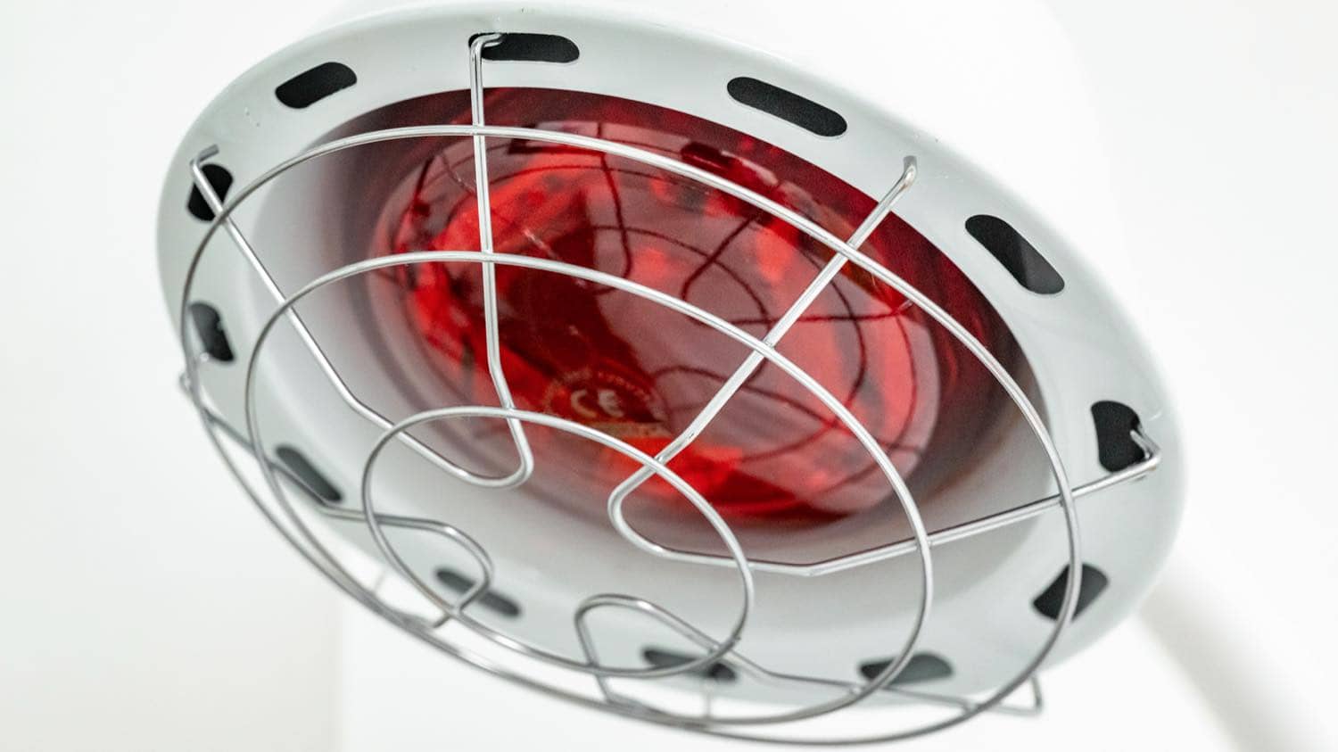 A red light therapy lamp at iBODY